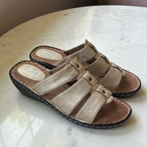 Soft Comfort Champagne gold‎ Slide Sandals